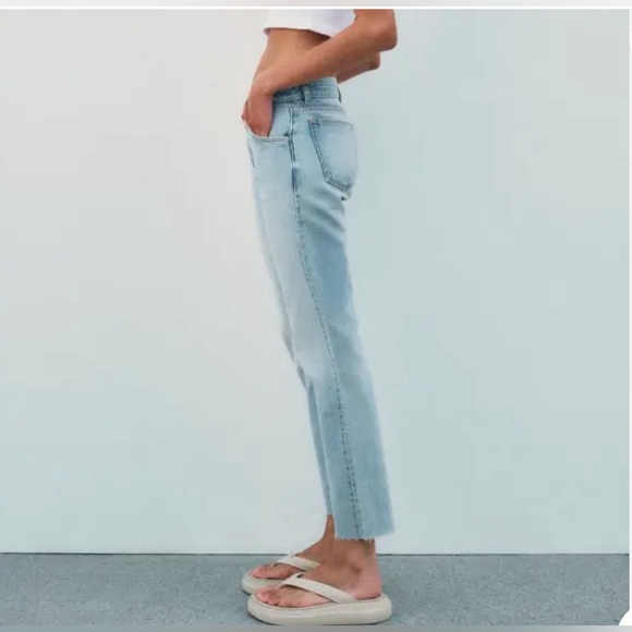 ZARA WOMAN NWT MID-WAISTED STRAIGHT LEG JEANS LIGHT BLUE - Picture 1 of 4